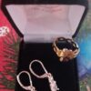 Set de Joyería: Anillo Trébol y Aretes
